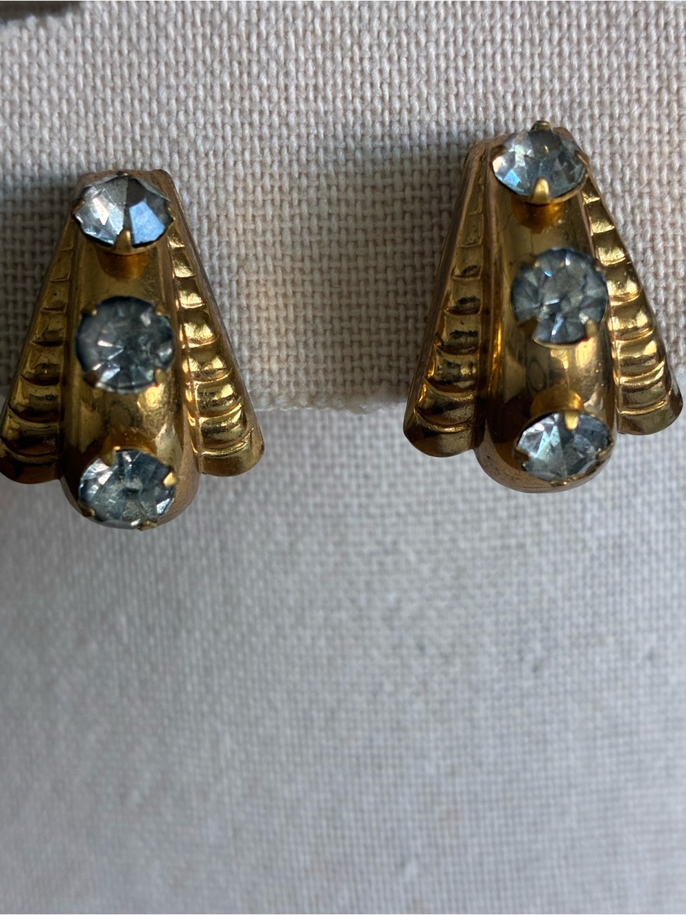 Vintage screw-back earrings. - Picture 2 of 5